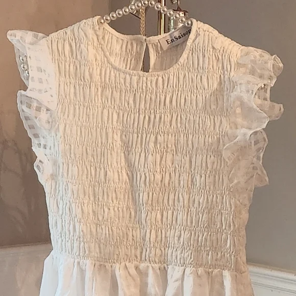 White - Picture 1 of 7